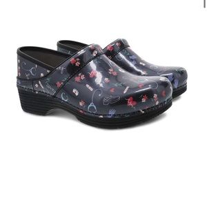 Dansko LT hero clog size 37